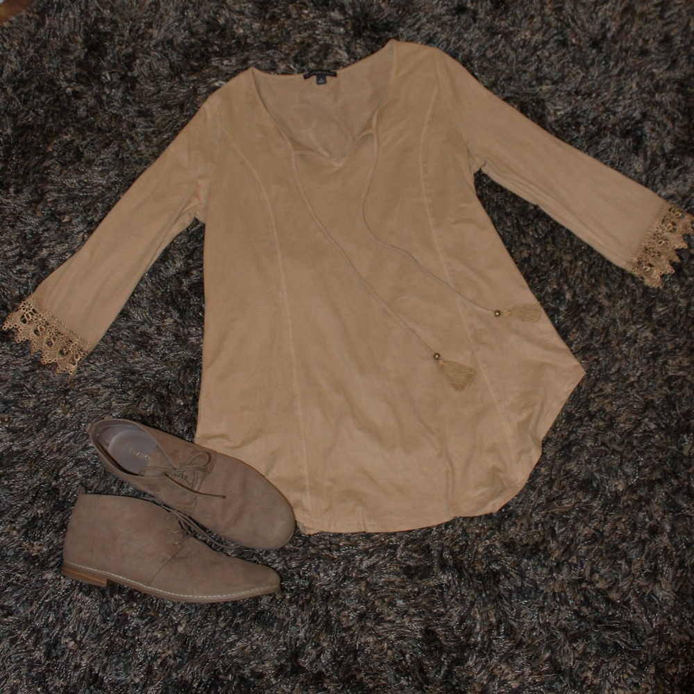 Faux Suede 3/4 Sleeve Signature Studio Top Small